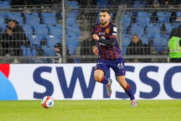 Adrian Leon Barisic FC Basel, 26 on the ball , Switzerland, Football, Super League, Matchday 11, 2025 2026, FC Basel 1893 vs FC Zurich, 29 10 2025, Sankt Jakob Park, Basel, Switzerland Basel Sankt Jakob Park Canton Basel City Switzerland Copyright: xGrantxHubbsx