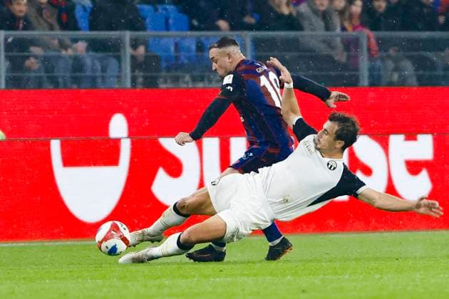 Xherdan Shaqiri FC Basel, 10 and Lindrit Kamberi FC Zurich, 02 in duel , Switzerland, Football, Super League, Matchday 11, 2025 2026, FC Basel 1893 vs FC Zurich, 29 10 2025, Sankt Jakob Park, Basel, Switzerland Basel Sankt Jakob Park Canton Basel City Switzerland Copyright: xGrantxHubbsx