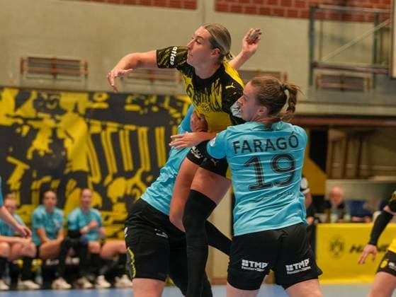 Dana Bleckmann Borussia Dortmund, 66 attacking the goal against Luca Farago Thueringer HC, 19 Borussia Dortmund vs Thueringer HC, Handball, 1 Bundesliga Women, Matchday 7, Season 2025 2026, 29 10 2025 Borussia Dortmund vs Thueringer HC, Handball, 1 Bundesliga Women, Matchday 7, Season 2025 2026, 29 10 2025 Dortmund Copyright: xEibner-Pressefoto DamianxKruczynx EP_DKI