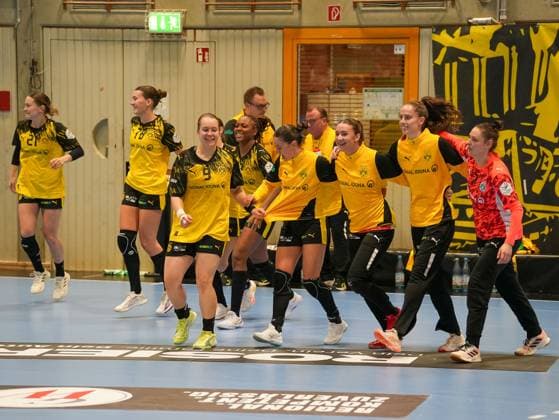 Joy at BVB over the victory with Lisa Antl Borussia Dortmund, 09 , Felina Menne Borussia Dortmund, 76 , Deborah Lassource Borussia Dortmund, 22 and Kaja Kamp Nielsen Borussia Dortmund, 21 Borussia Dortmund vs Thueringer HC, Handball, 1 Bundesliga Women, Matchday 7, Season 2025 2026, 29 10 2025 Borussia Dortmund vs Thueringer HC, Handball, 1 Bundesliga Women, Matchday 7, Season 2025 2026, 29 10 2025 Dortmund Copyright: xEibner-Pressefoto DamianxKruczynx EP_DKI
