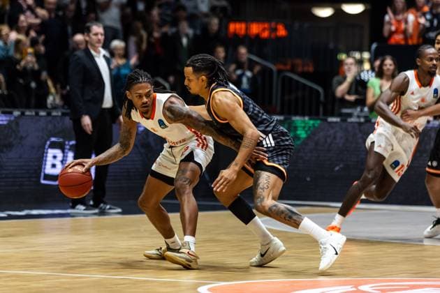 GER, BKT EuroCup, Season 2025 2026, Niners Chemnitz Ratiopharm Ulm 29 10 2025, Fair, Chemnitz, GER, BKT EuroCup, Season 2025 2026, Niners Chemnitz Ratiopharm Ulm Nike Sibande Niners Chemnitz, 2 , Nelson Weidemann Ratiopharm Ulm, 0 Photo Alexander Trienitz Chemnitz Fair Saxony Germany