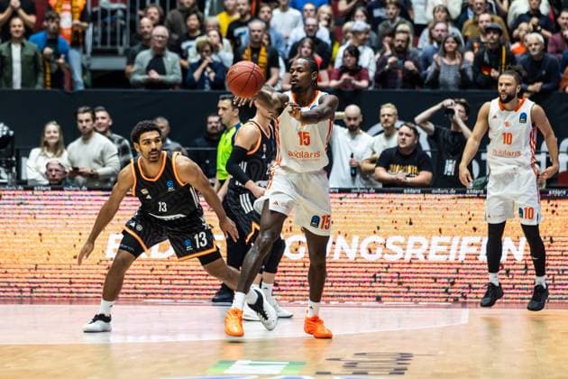 GER, BKT EuroCup, Season 2025 2026, Niners Chemnitz Ratiopharm Ulm 29 10 2025, Fair, Chemnitz, GER, BKT EuroCup, Season 2025 2026, Niners Chemnitz Ratiopharm Ulm Ty Brewer Niners Chemnitz, 15 Photo Alexander Trienitz Chemnitz Fair Saxony Germany