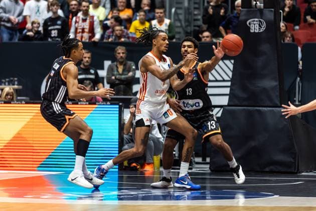 GER, BKT EuroCup, Season 2025 2026, Niners Chemnitz Ratiopharm Ulm 29 10 2025, Messe, Chemnitz, GER, BKT EuroCup, Season 2025 2026, Niners Chemnitz Ratiopharm Ulm Kevin Yebo Niners Chemnitz, 0 , Mark Smith Ratiopharm Ulm, 13 Photo Alexander Trienitz Chemnitz Messe Sachsen Germany