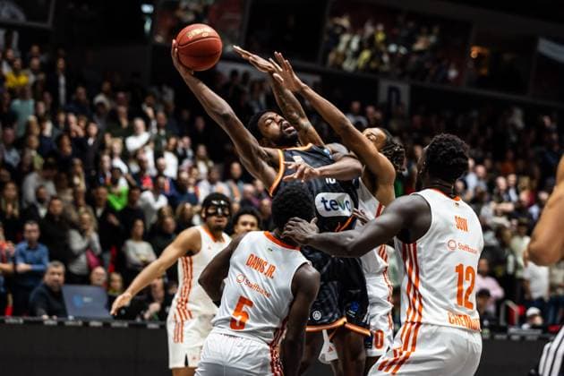 GER, BKT EuroCup, Season 2025 2026, Niners Chemnitz Ratiopharm Ulm 29 10 2025, Fair, Chemnitz, GER, BKT EuroCup, Season 2025 2026, Niners Chemnitz Ratiopharm Ulm Malik Osborne Ratiopharm Ulm, 10 Photo Alexander Trienitz Chemnitz Fair Saxony Germany