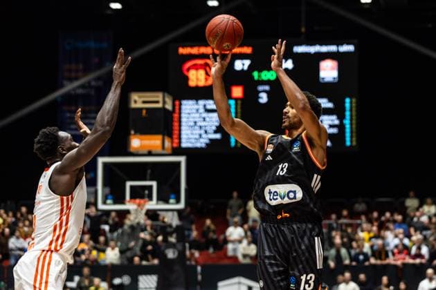 GER, BKT EuroCup, Season 2025 2026, Niners Chemnitz Ratiopharm Ulm 29 10 2025, Fair, Chemnitz, GER, BKT EuroCup, Season 2025 2026, Niners Chemnitz Ratiopharm Ulm Mark Smith Ratiopharm Ulm, 13 Photo Alexander Trienitz Chemnitz Fair Saxony Germany