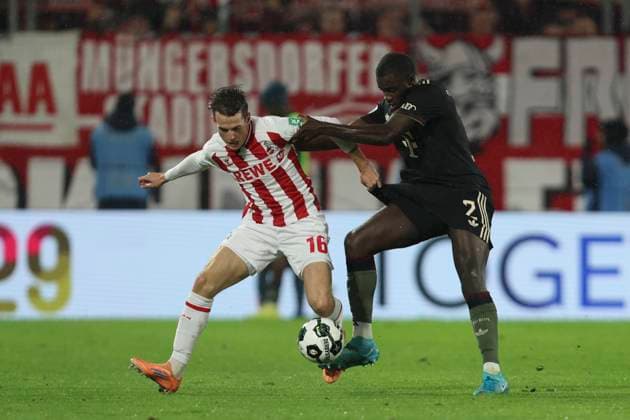Jakub Kaminski (1. FC Koeln) und Dayot Upamecano (FC Bayern München) im Zweikampf waehrend des DFB-Pokal Spiels 1.FC Köln v FC Bayern München, RheinEnergieStadion am 29. October 2025 in Köln, Deutschland. (Foto von Oliver Kaelke DeFodi Images) +++ Jakub Kaminski (1. FC Koeln) und Dayot Upamecano (FC Bayern München) battle for the ball during the DFB-Pokal match between 1.FC Köln v FC Bayern München at RheinEnergieStadion on October 29, 2025 in Cologne, Germany. (Photo by Oliver Kaelke DeFodi Images) (Photo by Oliver Kaelke DeFodi Images) Jakub Kaminski 1 FC Koeln and Dayot Upamecano FC Bayern München in a duel during the DFB Pokal match 1 FC Köln v FC Bayern München, RheinEnergieStadion on October 29, 2025 in Cologne, Germany, Germany Photo by Oliver Kaelke DeFodi Images Jakub Kaminski 1 FC Köln and Dayot Upamecano FC Bayern München battle for the ball during the DFB Pokal match between 1 FC Köln v FC Bayern München at RheinEnergieStadion on October 29, 2025 in Cologne, Germany Photo by Oliver Kaelke DeFodi Images Photo by Oliver Kaelke DeFodi Images