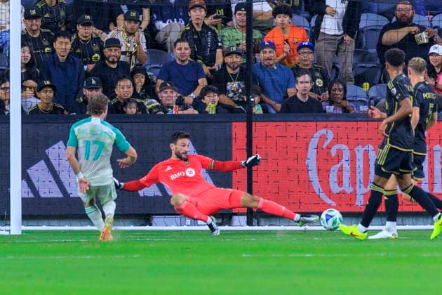October 29, 2025, Los Angeles, California, USA: Goalkeeper, Hugo Lloris 1 of the Los Angeles Football Club is unable to stop a shot into goal by Gallagher 17 of the Austin FC during Game1 of the Audi 2025 MLS, Fussball Herren, USA Cup Playoffs on Wednesday October 29, 2025 at the BMO Stadium in Los Angeles, California. LAFC defeats Austin FC, 2-1. JAVIER ROJAS PI Los Angeles USA - ZUMAp124 20251029_zaa_p124_037 Copyright: xJavierxRojasx