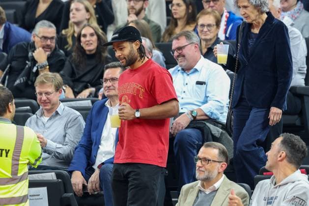 Serge Gnabry FC Bayern Muenchen, 07 , GER, FC Bayern Basketball vs Virtus Bologna, Basketball, Euroleague, Matchday 8, Season 2025 2026, 30 10 2025, GER, FC Bayern Basketball vs Virtus Bologna, Basketball, Euroleague, Matchday 8, Season 2025 2026, 30 10 2025 Muenchen Copyright: xEibner-Pressefoto JennixMaulx EP_JML