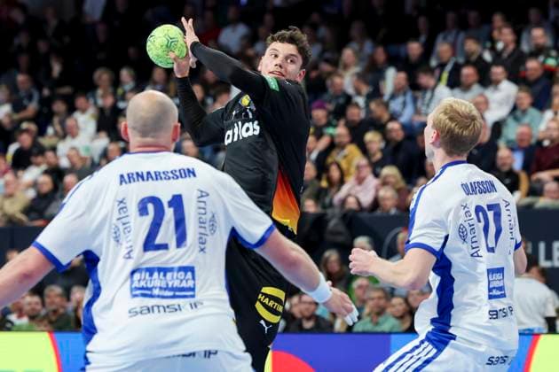 Arnar Freyr Arnarsson (Iceland), Marko Grgic (Germany) und Einar Thorsteinn Olafsson (Iceland) kaempfen um den Ball, Handball-Laenderspiel der Maenner, Germany vs Iceland, PSD Bank Arena am 30. October 2025 in Nuernberg, Deutschland. (Foto von Marco Steinbrenner DeFodi Images) Arnar Freyr Arnarsson (Iceland), Marko Grgic (Germany) und Einar Thorsteinn Olafsson (Iceland) battle for the ball, Handball-Laenderspiel der Maenner, Germany vs Iceland, PSD Bank Arena, October 30, 2025 in Nuernberg, Germany. (Photo by Marco Steinbrenner DeFodi Images) Arnar Freyr Arnarsson Iceland , Marko Grgic Germany and Einar Thorsteinn Olafsson Iceland battle for the ball, mens national handball match, Germany vs Iceland, PSD Bank Arena, October 30, 2025 in Nuremberg, Germany Photo by Marco Steinbrenner DeFodi Images Arnar Freyr Arnarsson Iceland , Marko Grgic Germany and Einar Thorsteinn Olafsson Iceland battle for the ball, Handball Laenderspiel der Maenner, Germany vs Iceland, PSD Bank Arena, October 30, 2025 in Nuremberg, Germany Photo by Marco Steinbrenner DeFodi Images