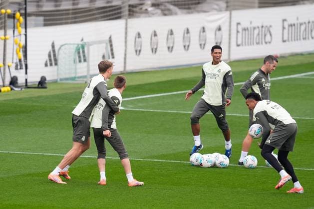 October 31, 2025, Valdebebas, Madrid, Spain: Dean Huijsen and Franco Mastantuono celebrate during the training day of Real Madrid ahead the Spanish League, LaLiga EA Sports, football match against Valencia CF at Ciudad Deportiva Real Madrid on October 31, 2025, in Valdebebas, Madrid, Spain. Valdebebas Spain - ZUMAa181 20251031_zaa_a181_023 Copyright: xDennisxAgyemanx