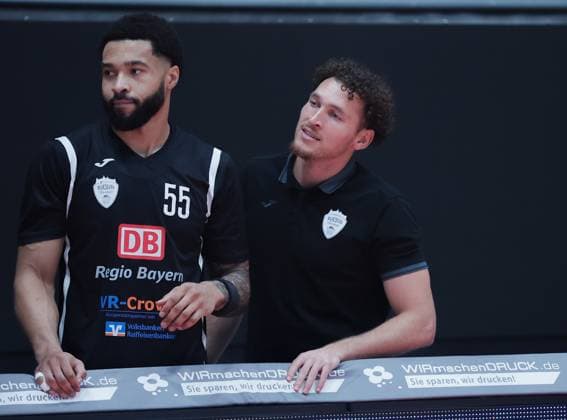 In the picture from left David Muenkat Wuerzburg Baskets, 55 and the injured Brae Ivey Wuerzburg Baskets, 11 31 10 2025, Basketball, Fitness First Wuerzburg Baskets vs Science City Jena, easyCredit BBL, Matchday 6, Germany, Wuerzburg, tectake Arena, Copyright: HMBxMedia xJulienxBecker