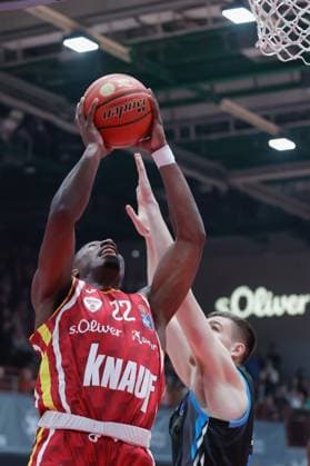 In the picture from left Johnathan Stove Wuerzburg Baskets, 22 against Lorenz Bank Science City Jena, 25 31 10 2025, Basketball, Fitness First Wuerzburg Baskets vs Science City Jena, easyCredit BBL, Matchday 6, Germany, Wuerzburg, tectake Arena, Copyright: HMBxMedia xJulienxBecker