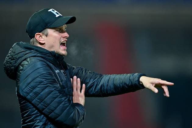 Coach Sven Bender Unterhaching gives instructions, gestures, gesticulates with arms, gives instructions, gesticulate, single image, action, action, 31 10 2025, Unterhaching Germany , Football, Regionalliga Bayern, SpVgg Unterhaching FC Würzburger Kickers xslx