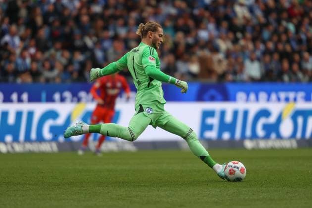 Loris Karius FC Schalke 04, Goalkeeper 01 in action, Karlsruher SC vs FC Schalke 04, 2 Bundesliga, Matchday 11, 2025 2026, 01 11 2025, DFL REGULATES PROHIBIT ANY USE OF PHOTOGRAPHS AS IMAGE SEQUENCES AND OR QUASI VIDEO, Karlsruher SC vs FC Schalke 04, 2 Bundesliga, Matchday 11, 2025 2026, 01 11 2025 Karlsruhe Copyright: xEibner-Pressefoto JanxPrihodax EP_JPA