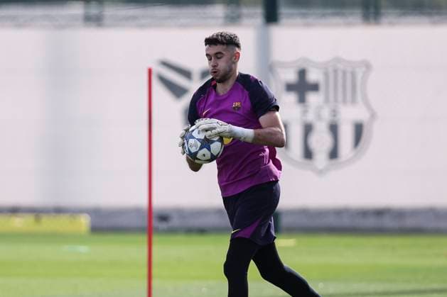 November 1, 2025, Sant Joan Despi, Barcelona, SPAIN: Joan Garcia during the training day of FC Barcelona, Barca ahead the Spanish League, La Liga EA Sports, football match against Elche CF at Ciudad Esportiva Joan Gamper on November 01, 2025 in Sant Joan Despi, Barcelona, Spain. Sant Joan Despi SPAIN - ZUMAa181 20251101_zaa_a181_026 Copyright: xJavierxBorregox