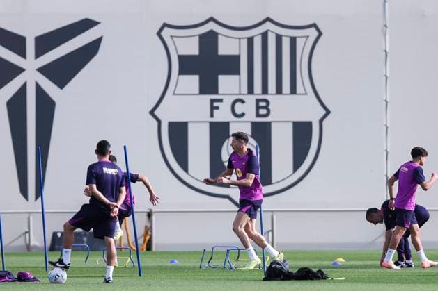 November 1, 2025, Sant Joan Despi, Barcelona, SPAIN: Robert Lewandowski during the training day of FC Barcelona, Barca ahead the Spanish League, La Liga EA Sports, football match against Elche CF at Ciudad Esportiva Joan Gamper on November 01, 2025 in Sant Joan Despi, Barcelona, Spain. Sant Joan Despi SPAIN - ZUMAa181 20251101_zaa_a181_030 Copyright: xJavierxBorregox