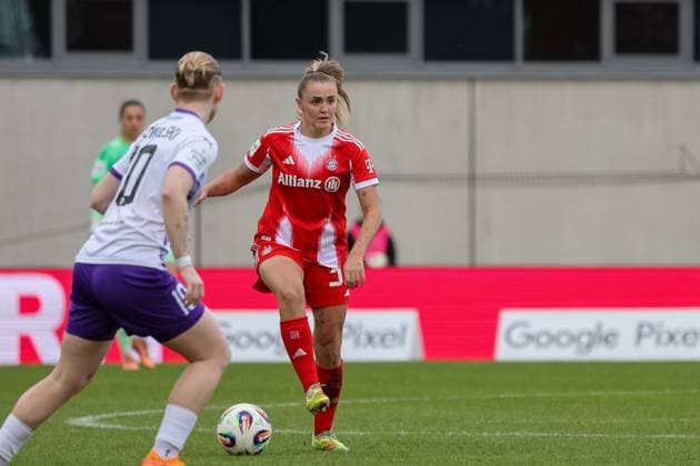 Georgia Stanway FC Bayern Muenchen, 31 with Natasha Kowalski SGS Essen, 10 , GER, FC Bayern Muenchen vs SGS Essen, Soccer, Google Pixel Womens Bundesliga, 8 Matchday, Season 2025 2026, 01 11 2025, DFL DFB REGULATIONS PROHIBIT ANY USE OF PHOTOGRAPHS as IMAGE SEQUENCES and or QUASI VIDEO, GER, FC Bayern Muenchen vs SGS Essen, Football, Google Pixel Womens Bundesliga, Matchday 8, Season 2025 2026, 01 11 2025 Muenchen Copyright: xEibner-Pressefoto JennixMaulx EP_JML