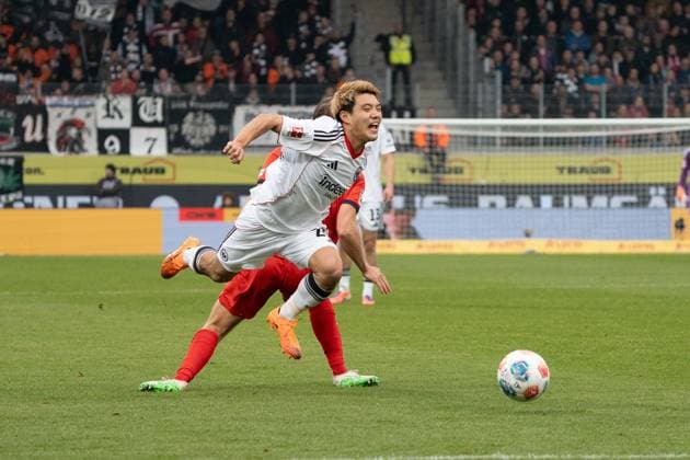 Ritsu Doan Eintracht Frankfurt, 20 is fouled by Tim Siersleben FC Heidenheim, 04, GER, 1 FC Heidenheim 1846 vs Eintracht Frankfurt, Football, 1 Bundesliga, Matchday 9, Season 2025 2026, 01 11 2025, DFL REGULATES PROHIBIT ANY USE OF PHOTOGRAPHS AS IMAGE SEQUENCES AND OR QUASI VIDEO, GER, 1 FC Heidenheim 1846 vs Eintracht Frankfurt, Football, 1 Bundesliga, Matchday 9, Season 2025 2026, 01 11 2025, Heidenheim Copyright: xEibner-Pressefoto EdwardxCheungx EP_ECG