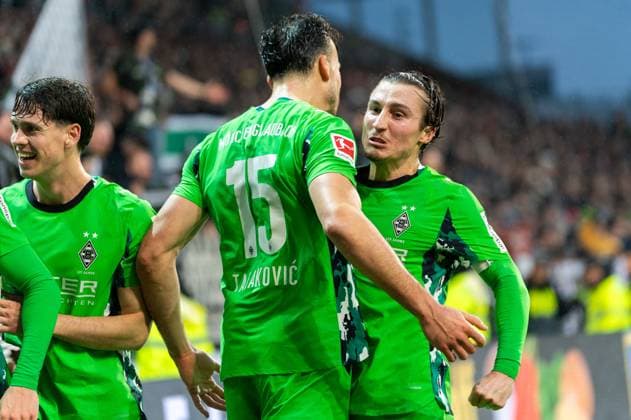 Goal for 0 2 Haris Tabakovic Borussia Moenchengladbach, 15 , cheers with Rocco Reitz Borussia Moenchengladbach, 27 , GER, FC St Pauli vs Borussia Moenchengladbach, Football, Bundesliga, Matchday 9, Season 2025 2026, 01 11 2025 DFL REGULATES PROHIBIT ANY USE OF PHOTOGRAPHS AS IMAGE SEQUENCES AND OR QUASI VIDEO GER, FC St Pauli vs Borussia Moenchengladbach, Football, Bundesliga, Matchday 9, Season 2025 2026, 01 11 2025 Hamburg Copyright: xEibner-Pressefoto MaxxVincenx EP_MVN