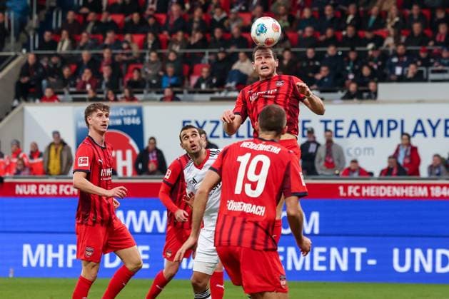 Tim Siersleben 4 1FC Heidenheim 1846 heads a ball away, with Jonas Foehrenbach 19 1FC Heidenheim 1846 and Jan Schoeppner 3 1FC Heidenheim 1846 and Ellyes Skhiri 15 Eintracht Frankfurt , 1 FC Heidenheim 1846 vs Eintracht Frankfurt, Football, Men, DFL, Bundesliga, Season 2025 2026, Voith Arena, Matchday 9, 01 11 2025 Heidenheim Baden Wuerttemberg Germany Copyright: xkolbert-press MartinxAgüerax