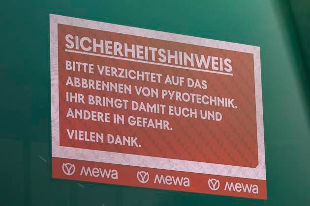 Scoreboard, Pyrotechnics , Germany, Football, 1 Bundesliga, Matchday 9, 2025 2026, 1 FSV Mainz vs Werder Bremen, 01 11 2025, Mewa Arena, Mainz, Germany Mainz Mewa Arena Rheinland Pfalz Germany Copyright: xGrantxHubbsx