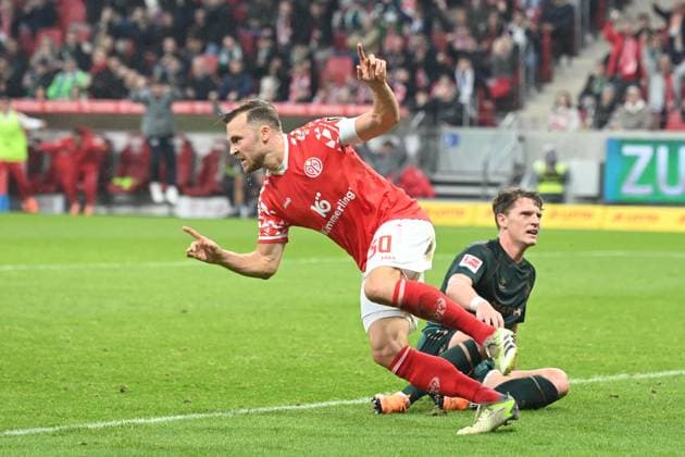Silvan WIDMER MZ cheers after his goal for 1 0, cheers, jubilation, joy, cheers, 1 FSV Mainz 05 MZ SV Werder Bremen HB Fussball 1 Bundesliga Saison 2025 2026, 9 Spieltag, Spieltag9, matchday9, am 01 11 2025, MEWA Arena Mainz DFL regulations prohibit any use of photographs as image sequences and or quasi video Â