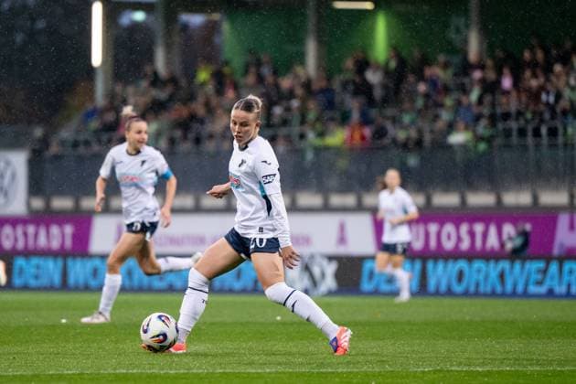 Laura Gloning TSG Hoffenheim, 20 on the ball, GER, VfL Wolfsburg vs TSG 1899 Hoffenheim, Football Google Pixel Frauen Bundesliga, 8 Spieltag, Saison 2025 2026, 01 11 2025 DFB regulations prohibit any use of photographs as image sequences and or quasi video GER, VfL Wolfsburg vs TSG 1899 Hoffenheim, Football Google Pixel Frauen Bundesliga, 8 Spieltag, Saison 2025 2026, 01 11 2025 Wolfsburg Copyright: xEibner-Pressefoto Memmlerx EP_MMR