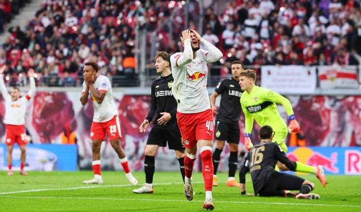 RB Leipzig Stuttgart Bundesliga Leipzig, 01 11 2025, Red Bull Arena, Football, Bundesliga, Matchday 9 , RB Leipzig vs VfB Stuttgart , In the picture Romulo 40, RB Leipzig , Frustration after missed goal chance , Picture Point