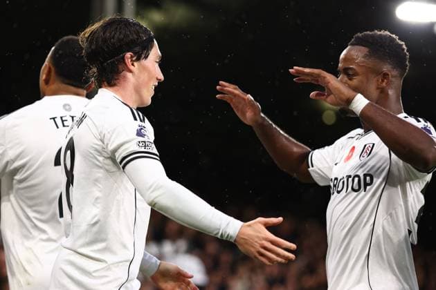 Harry Wilson of Fulham celebrates after scoring a goal (2-0) Fulham v Wolverhampton Wanderers, Premier League, Football, Craven Cottage, London, UK - 01 Nov 2025London Craven Cottage United Kingdom EDITORIAL USE ONLY No use with unauthorised audio, video, data, fixture lists, club league logos or live services. Online in-match use limited to 120 images, no video emulation. No use in betting, games or single club league player publications. Copyright: xSimonxDael Shutterstockx 15639934ba