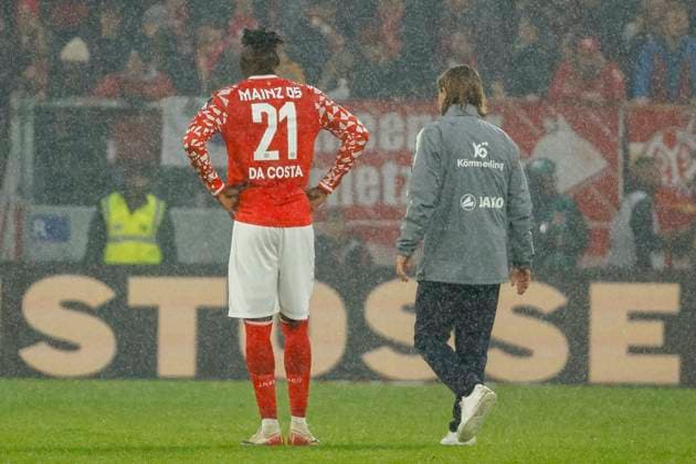 Danny da Costa 1 FSV Mainz, 21 and Bo Henriksen 1 FSV Mainz, Coach after the match , Germany, Football, 1 Bundesliga, Matchday 9, 2025 2026, 1 FSV Mainz vs Werder Bremen, 01 11 2025, Mewa Arena, Mainz, Germany Mainz Mewa Arena Rheinland Pfalz Germany Copyright: xGrantxHubbsx