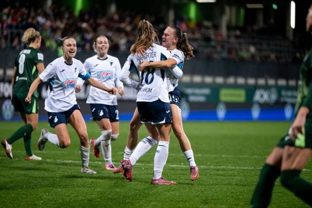 Valesca Ampoorter TSG Hoffenheim, 18 , Marie Steiner TSG Hoffenheim, 19 , Vanessa Diehm TSG Hoffenheim, 06 , Laura Gloning TSG Hoffenheim, 20 celebrate the goal for 1 1, GER, VfL Wolfsburg vs TSG 1899 Hoffenheim, Football Google Pixel Womens Bundesliga, 8 Spieltag, Saison 2025 2026, 01 11 2025 DFB regulations prohibit any use of photographs as image sequences and or quasi video GER, VfL Wolfsburg vs TSG 1899 Hoffenheim, Fußball Google Pixel Frauen Bundesliga, 8 Spieltag, Saison 2025 2026, 01 11 2025 Wolfsburg Copyright: xEibner-Pressefoto Memmlerx EP_MMR