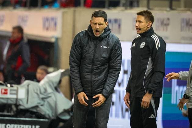 Disappointment, frustration for head coach Dino Toppmoeller Eintracht Frankfurt , 1 FC Heidenheim 1846 vs Eintracht Frankfurt, Football, Men, DFL, Bundesliga, Season 2025 2026, Voith Arena, 9 Matchday, 01 11 2025 Heidenheim Baden Wuerttemberg Germany Copyright: xkolbert-press MartinxAgüerax