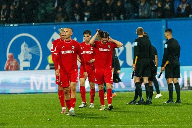 left Dominik Steczyk VERL and right Julian Stark VERL after the game are disappointed, angry, frustrated, pissed GER, FC Hansa Rostock vs SC Verl, Soccer, Men, 3 League, Matchday 13, Season 2025 2026, 01 11 2025 Rostock Ostseestadion Mecklenburg Vorpommern Germany