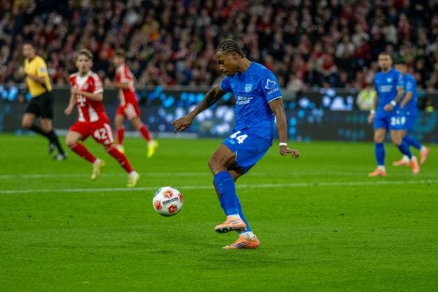 Jeanuel Belocian Bayer 04 Leverkusen, 44 , GER, FC Bayern Muenchen vs Bayer 04 Leverkusen, Football, Bundesliga, 09 Matchday, Season 2025 2026, 01 11 2025, DFL DFB REGULATIONS PROHIBIT ANY USE OF PHOTOGRAPHS AS IMAGE SEQUENCES AND OR QUASI VIDEO, GER, FC Bayern Muenchen vs Bayer 04 Leverkusen, Football, Bundesliga, 09 Matchday, Season 2025 2026, 01 11 2025 Muenchen Copyright: xEibner-Pressefotox EP_EER