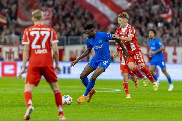 Duel between Edmond Tapsoba Bayer 04 Leverkusen, 12 Lennart Karl FC Bayern Muenchen, 42 , GER, FC Bayern Muenchen vs Bayer 04 Leverkusen, Soccer, Bundesliga, 09 Matchday, Season 2025 2026, 01 11 2025, DFL DFB REGULATES PROHIBIT ANY USE OF PHOTOGRAPHS AS IMAGE SEQUENCES AND OR QUASI VIDEO, GER, FC Bayern Muenchen vs Bayer 04 Leverkusen, Football, Bundesliga, Matchday 09, Season 2025 2026, 01 11 2025 Muenchen Copyright: xEibner-Pressefoto JanixPlessx EP_JPL