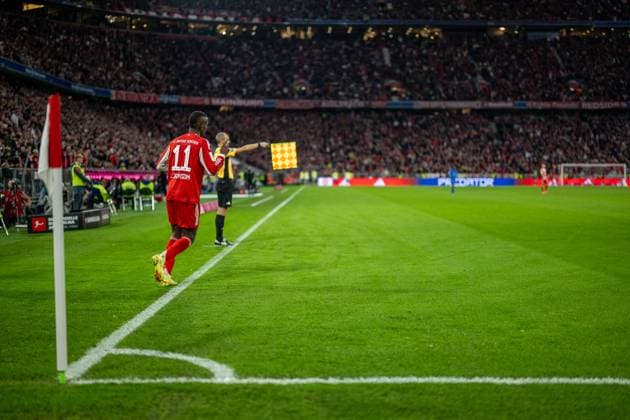 Nicolas Jackson FC Bayern Muenchen, 11 shoots the supposed 3 0, its offside, GER, FC Bayern Muenchen vs Bayer 04 Leverkusen, Football, Bundesliga, 09 Matchday, Season 2025 2026, 01 11 2025, DFL DFB REGULATES PROHIBIT ANY USE OF PHOTOGRAPHS AS IMAGE SEQUENCES AND OR QUASI VIDEO, GER, FC Bayern Muenchen vs Bayer 04 Leverkusen, Football, Bundesliga, Matchday 09, Season 2025 2026, 01 11 2025 Muenchen Copyright: xEibner-Pressefotox EP_EER