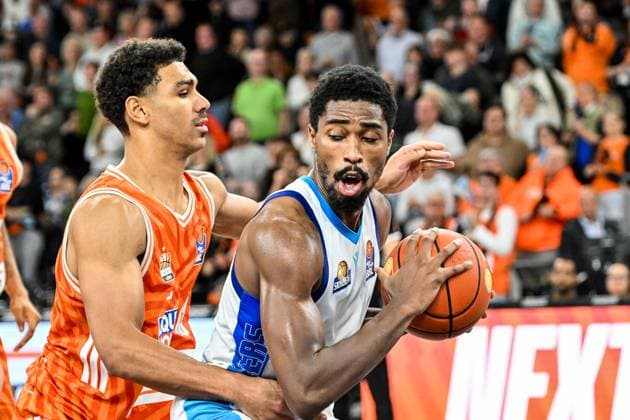 GER, BBL, ratiopharm Ulm vs Skyliners Frankfurt 01 11 2025, ratiopharm arena, Neu Ulm, GER, BBL, ratiopharm Ulm vs Skyliners Frankfurt, pictured Mark Smith Ulm, 13 , William Christmas Frankfurt, 8 nordphotoxGmbHx xHafner nph00200