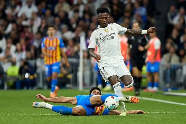 Vinicius Jr of Real Madrid CF and Eray Comert of Valencia CF Real Madrid v Valencia, La Liga, Football, Estadio Santiago Bernabeu, Madrid, Spain - 01 Nov 2025Madrid Estadio Santiago Bernabu Spain EDITORIAL USE ONLY No use with unauthorised audio, video, data, fixture lists, club league logos or live services. Online in-match use limited to 120 images, no video emulation. No use in betting, games or single club league player publications. Copyright: xRubenxAlbarran Shutterstockx 15649992dg