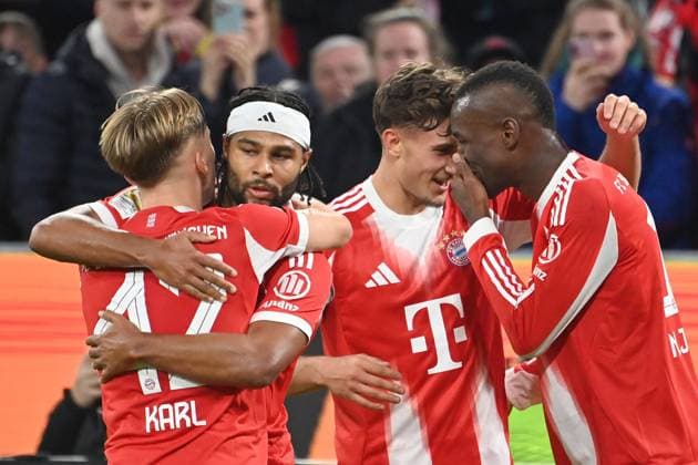 Goal celebration from left Lennart KARL Bayern Muenchen ,Serge GNABRY FC Bayern Muenchen , Tom BISCHOF Bayern Muenchen , Nicolas JACKSON Bayern Muenchen , Cheering,Joy,Enthusiasm,Action Football 1 Bundesliga Season 2025 2026, 9 Matchday, Matchday09 FC Bayern Muenchen Bayer 04 Leverkusen 3 0 on 01 11 2025 , A L L I A N Z A R E N A