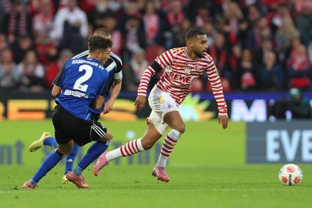 William Mikelbrencis (Hamburger SV), Miro Muheim (Hamburger SV) und Linton Maina (1. FC Koeln) im Zweikampf waehrend des spiels der Bundesliga zwischen 1. FC Köln und Hamburger SV, RheinEnergieSTADION am 02. November 2025 in Köln, Deutschland. (Foto von Oliver Kaelke DeFodi Images) +++ William Mikelbrencis (Hamburger SV), Miro Muheim (Hamburger SV) und Linton Maina (1. FC Koeln) battle for the ball during the Bundesliga match between 1. FC Köln and Hamburger SV at RheinEnergieSTADION on November 2, 2025 in Köln, Germany. (Photo by Oliver Kaelke DeFodi Images) DFL regulations prohibit any use of photographs as image sequences and or quasi-video. (Photo by Oliver Kaelke DeFodi Images) William Mikelbrencis Hamburger SV , Miro Muheim Hamburger SV and Linton Maina 1 FC Koeln battle for the ball during the Bundesliga match between 1 FC Köln and Hamburger SV at RheinEnergieSTADION on November 2, 2025 in Cologne, Germany Photo by Oliver Kaelke DeFodi Images William Mikelbrencis Hamburger SV , Miro Muheim Hamburger SV and Linton Maina 1 FC Koeln battle for the ball during the Bundesliga match between 1 FC Köln and Hamburger SV at RheinEnergieSTADION on November 2, 2025 in Köln, Germany Photo by Oliver Kaelke DeFodi Images DFL regulations prohibit any use of photographs as image sequences and or quasi video Photo by Oliver Kaelke DeFodi Images