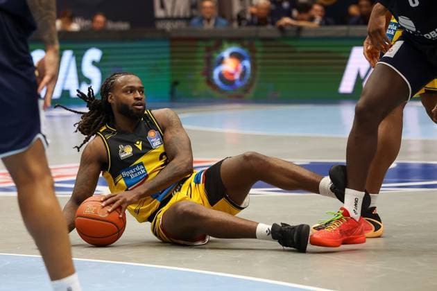 Tray Buchanan MHP Riesen Ludwigsburg, 02 goes down after foul, Syntainics MBC vs MHP Riesen Ludwigsburg, Basketball, easycredit Basketball Bundesliga, Matchday 6, Season 2025 2026, 02 11 2025, Syntainics MBC vs MHP Riesen Ludwigsburg, Basketball, easycredit Basketball Bundesliga, Matchday 6, Season 2025 2026, 02 11 2025 Weissenfels Copyright: xEibner-Pressefoto LauraxRoemerx EP_LRR