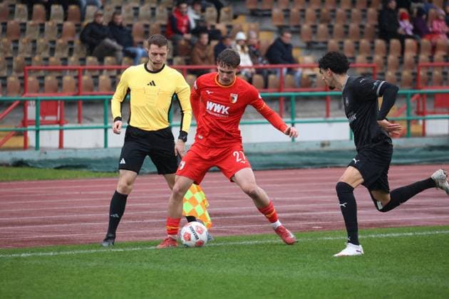 02 11 2025, GER, Soccer, Men, FC Augsburg, FC Augsburg II, FC Augsburg U23, FCA U23, Regionalliga Bayern, Season 2025 2026, SpVgg Greuther Fürth II, SpVgg Greuther Fürth U23 FCA U23 player Florian Hangl in the match against SpVgg Greuther Fürth II