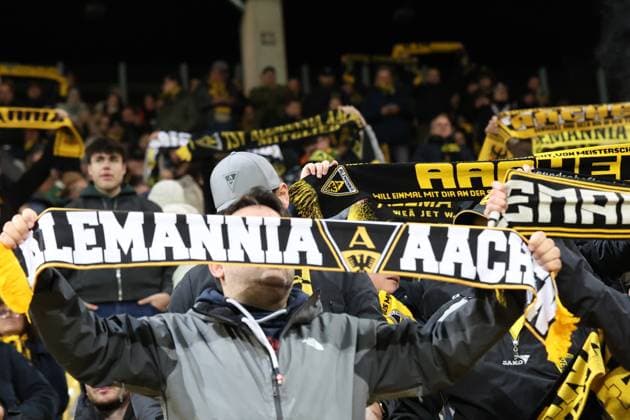 02 11 2025, xrekx, Soccer 3 Liga, Alemannia Aachen 1 FC Saarbrücken v l Aachen Fans ,Atmosphere, Scarves, Shirt, Flag, Banner, Ultras, Spectators, Visitors, Choreo, Choreography, atmosphere, spectators, Visitors DFL DFB REGULATIONS PROHIBIT ANY USE OF PHOTOGRAPHS as IMAGE SEQUENCES and or QUASI VIDEO Aachen