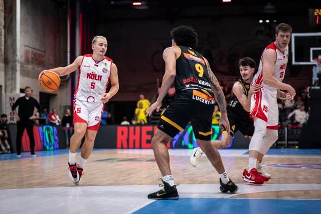 Barmer 2 Basketball Bundesliga ProA RheinStars Cologne vs Kirchheim, 02 11 25 Rupert Hennen RheinStars Cologne, 5, PG , Tylan James Pope Bozic Estriche Knights Kirchheim, 9, PF , Björn Rohwer RheinStars Cologne, 15, C Cologne, 02 11 25 Barmer 2 Basketball Bundesliga ProA RheinStars Cologne vs Kirchheim at Motor World in Cologne Copyright: xBEAUTIFULxSPORTS AxelxKohringx