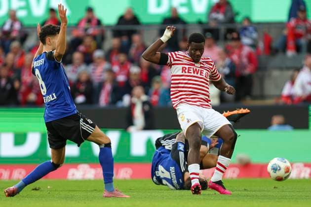 Ragnar Ache (1. FC Koeln) in Aktion, am Ball, Einzelaktion waehrend des spiels der Bundesliga zwischen 1. FC Köln und Hamburger SV, RheinEnergieSTADION am 02. November 2025 in Köln, Deutschland. (Foto von Oliver Kaelke DeFodi Images) +++ Ragnar Ache (1. FC Koeln) controls the ball during the Bundesliga match between 1. FC Köln and Hamburger SV at RheinEnergieSTADION on November 2, 2025 in Köln, Germany. (Photo by Oliver Kaelke DeFodi Images) DFL regulations prohibit any use of photographs as image sequences and or quasi-video. (Photo by Oliver Kaelke DeFodi Images) Ragnar Ache 1 FC Koeln in action, on the ball, single action during the Bundesliga match between 1 FC Köln and Hamburger SV, RheinEnergieSTADION on November 02, 2025 in Köln, Germany Photo by Oliver Kaelke DeFodi Images Ragnar Ache 1 FC Koeln controls the ball during the Bundesliga match between 1 FC Köln and Hamburger SV at RheinEnergieSTADION on November 2, 2025 in Köln, Germany Photo by Oliver Kaelke DeFodi Images DFL regulations prohibit any use of photographs as image sequences and or quasi video Photo by Oliver Kaelke DeFodi Images