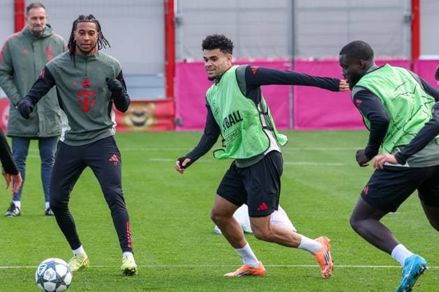 Michael Olise FC Bayern Muenchen, 17 with Luis Diaz FC Bayern Muenchen, 14 and Dayot Upamecano FC Bayern Muenchen, 02 , GER, Final training, FC Bayern Muenchen, Football, UEFA Champions League, League Phase, Matchday 4, 2025 2026 season, 03 11 2025, GER, Final training, FC Bayern Muenchen, Football, UEFA Champions League, League Phase, Matchday 4, 2025 2026 season, 03 11 2025 Muenchen Copyright: xEibner-Pressefoto JennixMaulx EP_JML