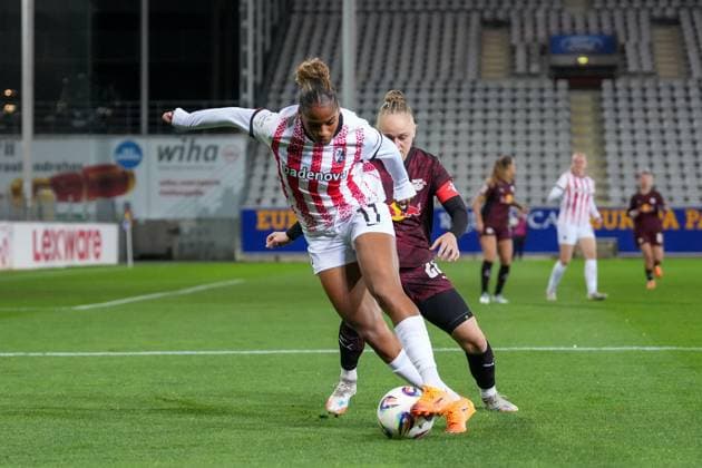 Aurà lie Csillag Aurelie Csillag SC Freiburg, 17 in duel with Victoria Krug RB Leipzig, 20 , Germany, Soccer, GooglePixel Women Bundesliga, 8 Matchday, 2025 2026, SC Freiburg vs RB Leipzig, 03 11 2025, Dreisamstadion, Freiburg, Germany DFB REGULATIONS PROHIBIT ANY USE OF PHOTOGRAPHS AS IMAGE SEQUENCES AND OR QUASI VIDEO Freiburg Dreisamstadion Baden Wuerttemberg Germany Copyright: xArnexAmbergx