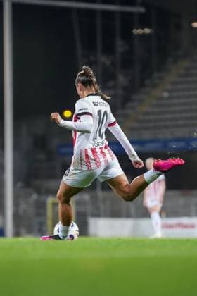 Selina Vobian SC Freiburg, 10 on the ball , Germany, Soccer, GooglePixel Womens Bundesliga, 8 Matchday, 2025 2026, SC Freiburg vs RB Leipzig, 03 11 2025, Dreisamstadion, Freiburg, Germany DFB REGULATIONS PROHIBIT ANY USE OF PHOTOGRAPHS AS IMAGE SEQUENCES AND OR QUASI VIDEO Freiburg Dreisamstadion Baden Wuerttemberg Germany Copyright: xArnexAmbergx