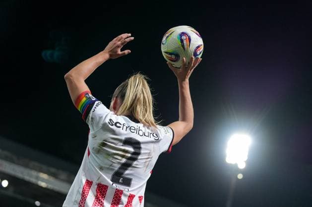 Lisa Karl SC Freiburg, 02 am Ball , Germany, Soccer, GooglePixel Womens Bundesliga, 8 Matchday, 2025 2026, SC Freiburg vs RB Leipzig, 03 11 2025, Dreisamstadion, Freiburg, Germany DFB REGULATIONS PROHIBIT ANY USE OF PHOTOGRAPHS AS IMAGE SEQUENCES AND OR QUASI VIDEO Freiburg Dreisamstadion Baden Wuerttemberg Germany Copyright: xArnexAmbergx