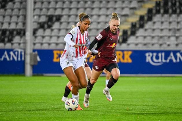 Aurelie Csillag SC Freiburg Women, 17 on the ball and in a duel with Victoria Krug RB Leipzig, 20 GER, SC Freiburg RB Leipzig, Women Football, Google Pixel Women Bundesliga, Matchday 8, Season 2025 2026, 03 11 2025 DFB REGULATIONS PROHIBIT ANY USE OF PHOTOGRAPHS AS IMAGE SEQUENCES AND OR QUASI VIDEO GER, SC Freiburg RB Leipzig, Women Football, Google Pixel Women Bundesliga, Matchday 8, Season 2025 2026, 03 11 2025 Freiburg Copyright: xEibner-Pressefoto ThomasxHessx EP_THS